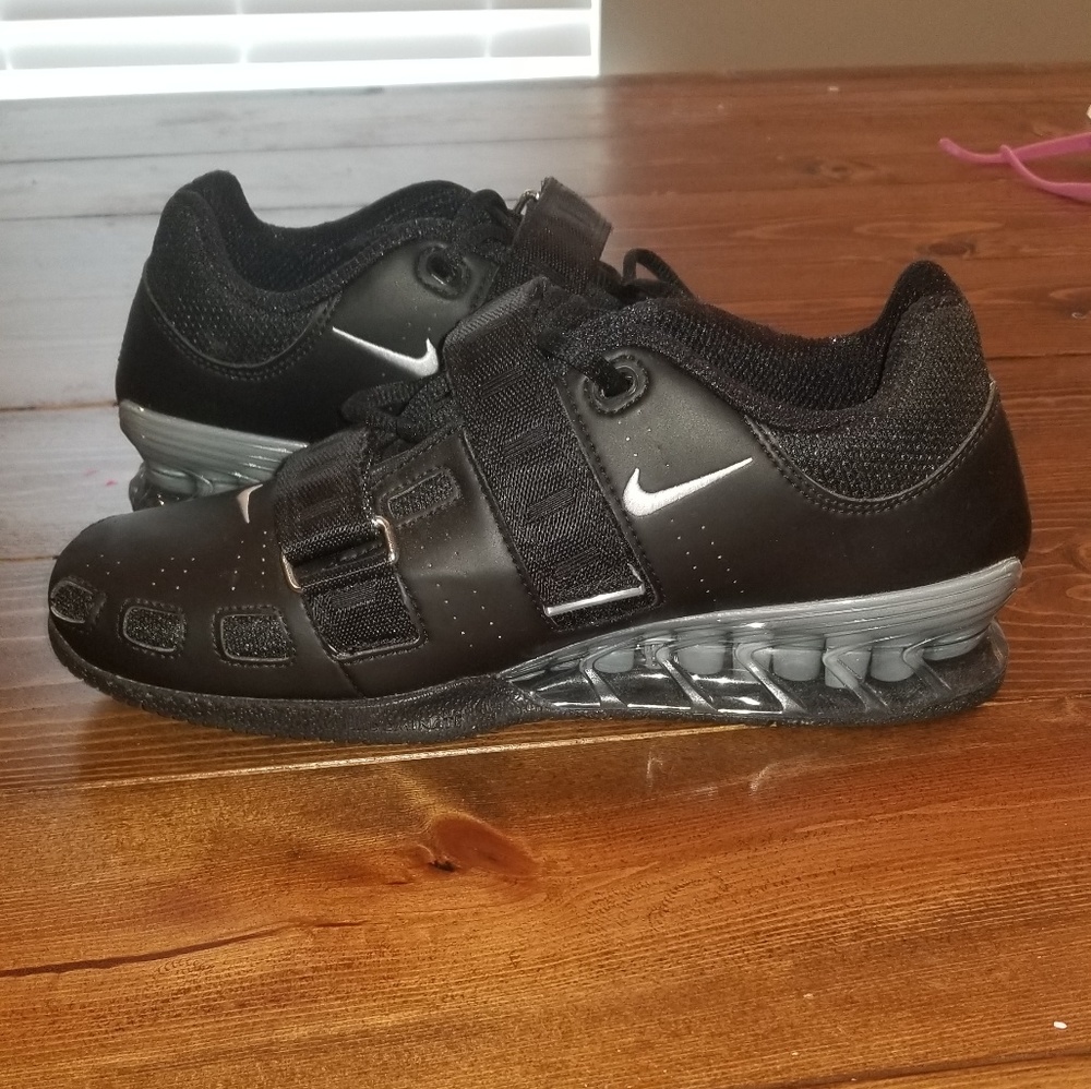 Weight lifting shoes
